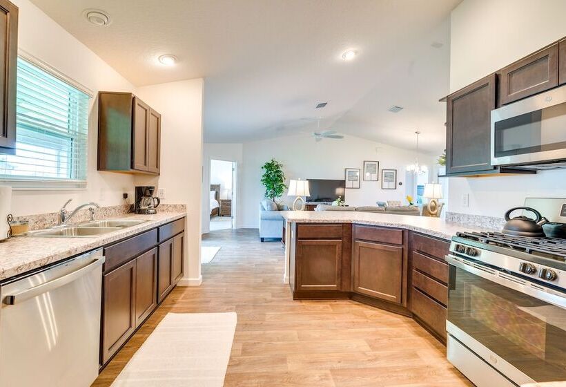 The Villages Vacation Rental: Walk To Shared Pool!