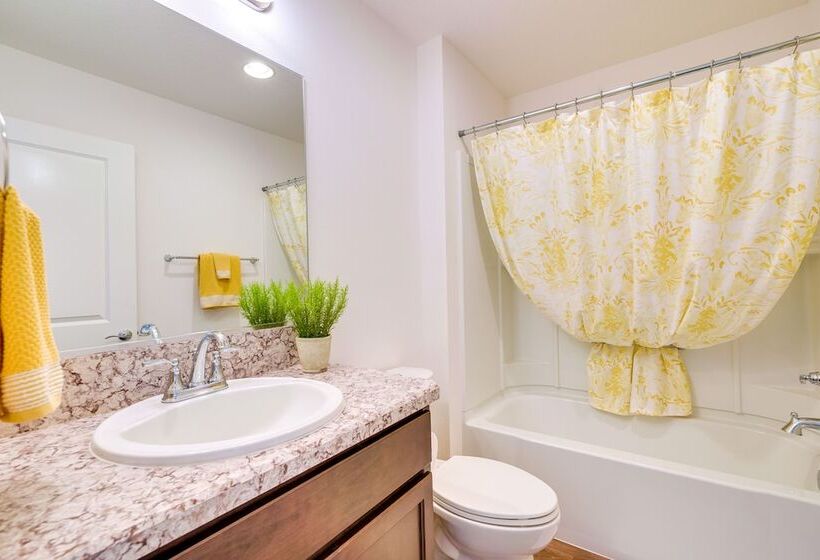 The Villages Vacation Rental: Walk To Shared Pool!