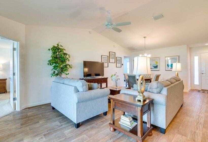 The Villages Vacation Rental: Walk To Shared Pool!