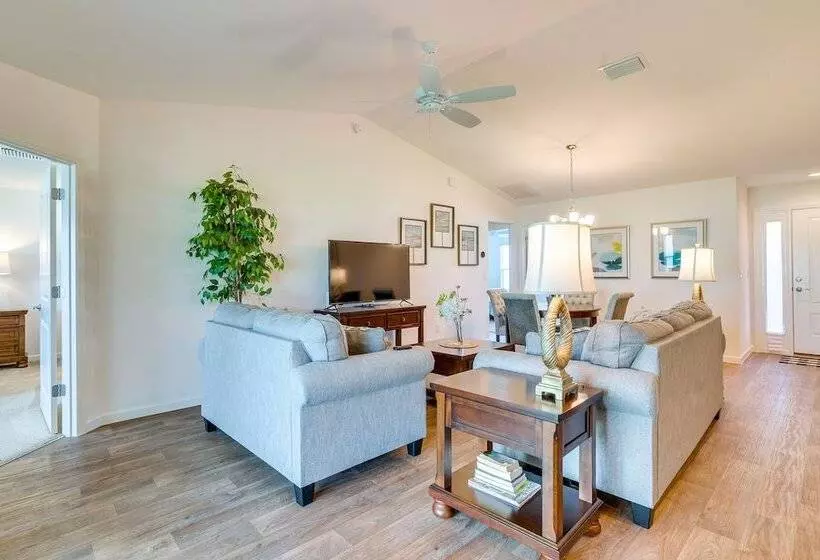 The Villages Vacation Rental: Walk To Shared Pool!