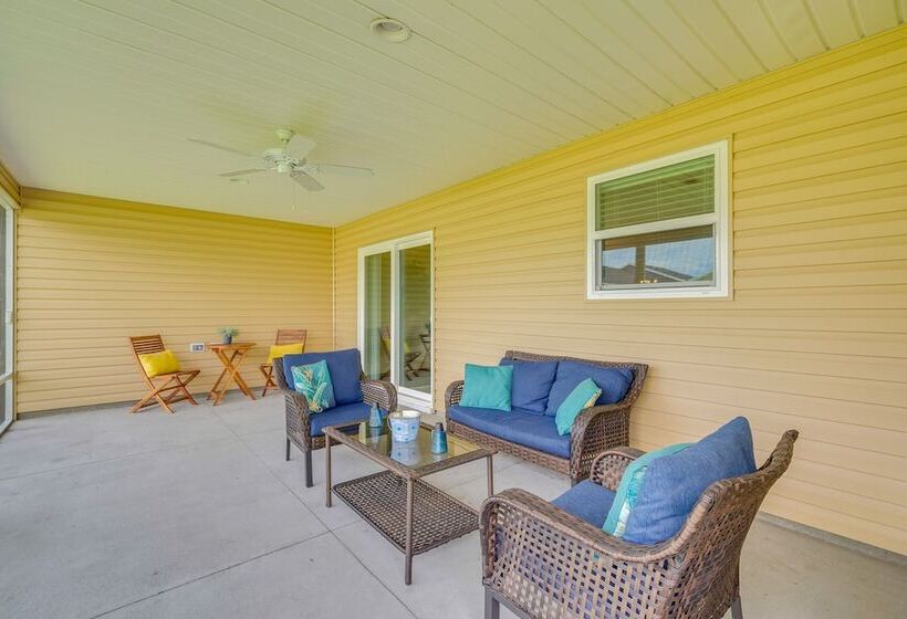 The Villages Vacation Rental: Walk To Shared Pool!