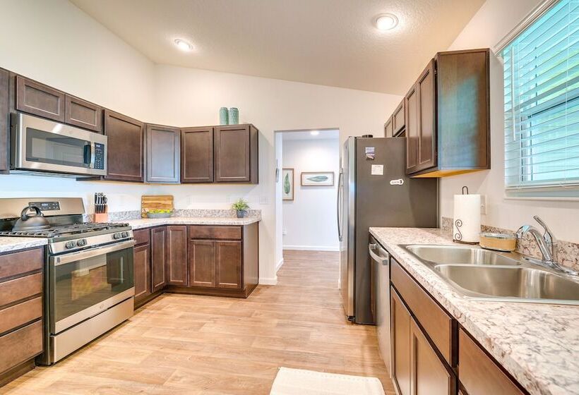 The Villages Vacation Rental: Walk To Shared Pool!