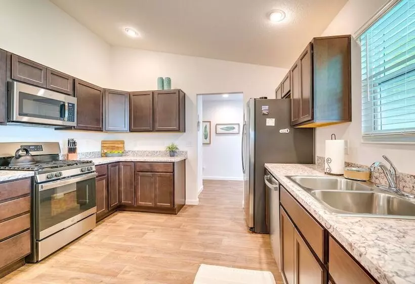 The Villages Vacation Rental: Walk To Shared Pool!