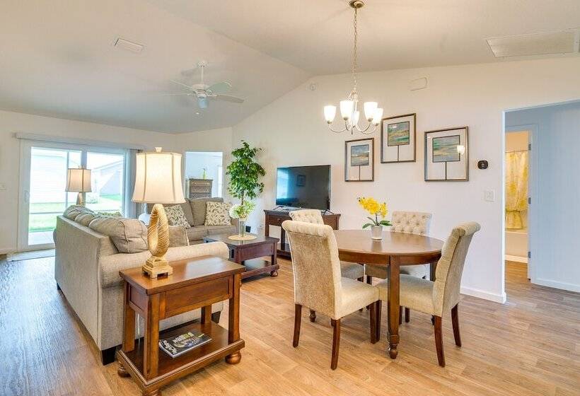 The Villages Vacation Rental: Walk To Shared Pool!