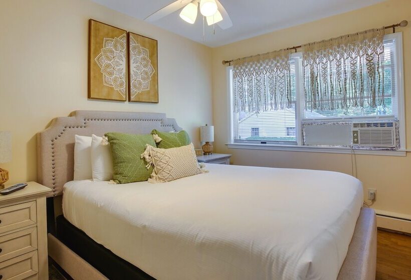 Traverse City Home W/ Fire Pit, Patio + Yard!