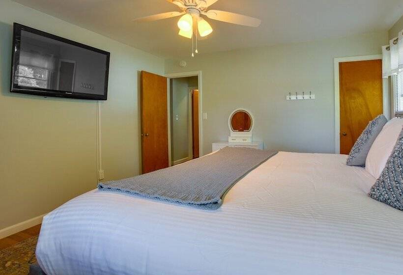 Traverse City Home W/ Fire Pit, Patio + Yard!