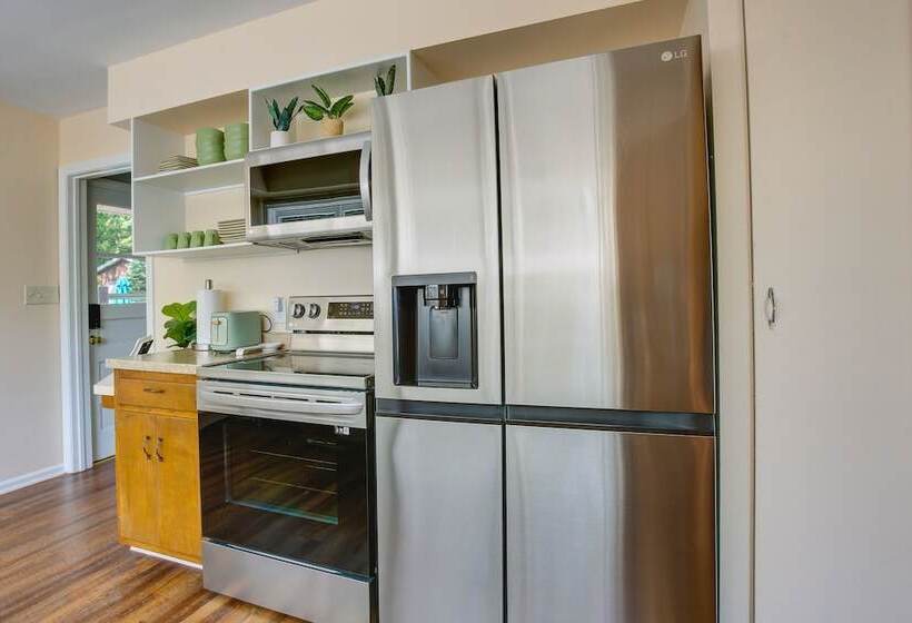 Traverse City Home W/ Fire Pit, Patio + Yard!