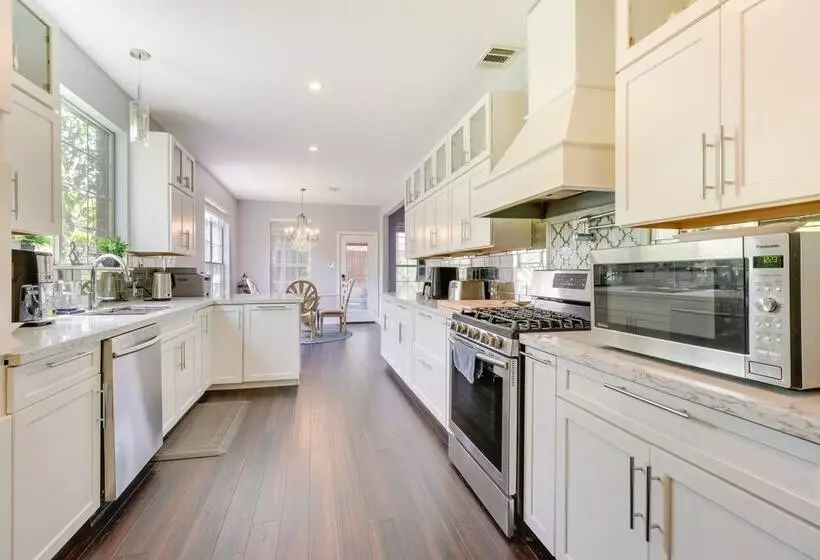 Upscale Pflugerville Paradise W/ Private Pool!