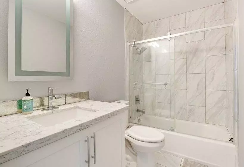 Upscale Pflugerville Paradise W/ Private Pool!