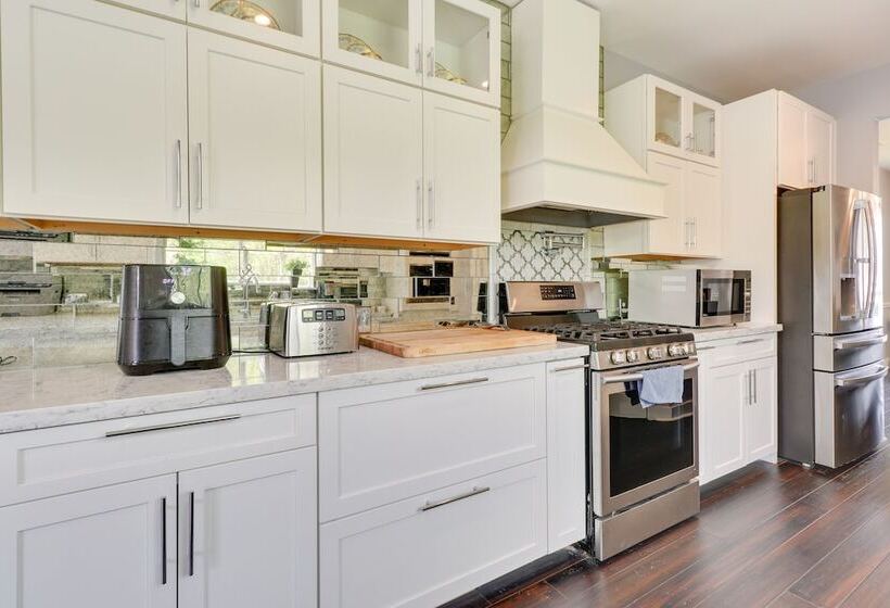 Upscale Pflugerville Paradise W/ Private Pool!