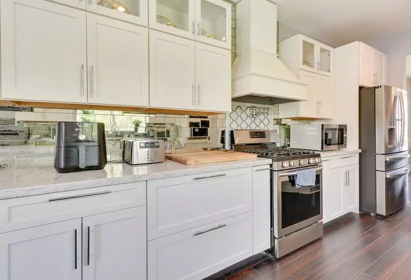 Upscale Pflugerville Paradise W/ Private Pool!