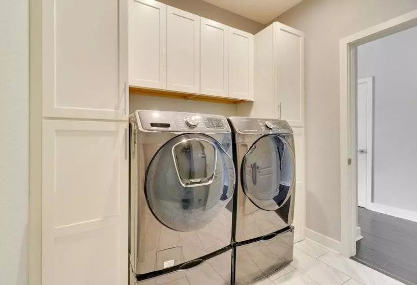 Upscale Pflugerville Paradise W/ Private Pool!