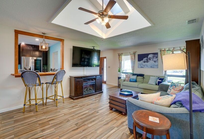 Waterfront Oasis W/ Hot Tub ~ 10 Mi To Dtwn Tampa