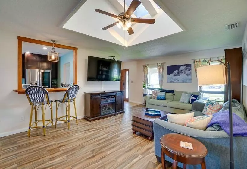 Waterfront Oasis W/ Hot Tub ~ 10 Mi To Dtwn Tampa