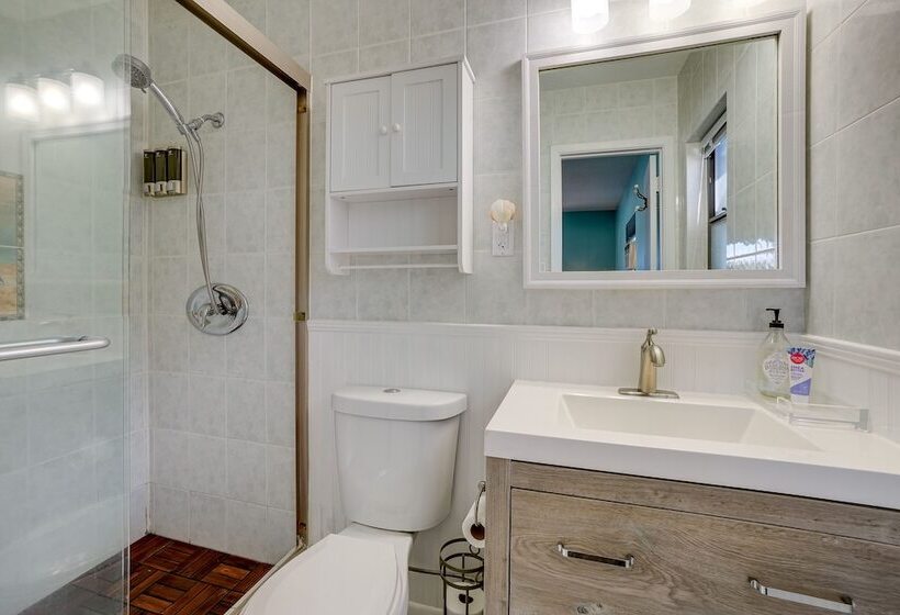 Waterfront Oasis W/ Hot Tub ~ 10 Mi To Dtwn Tampa