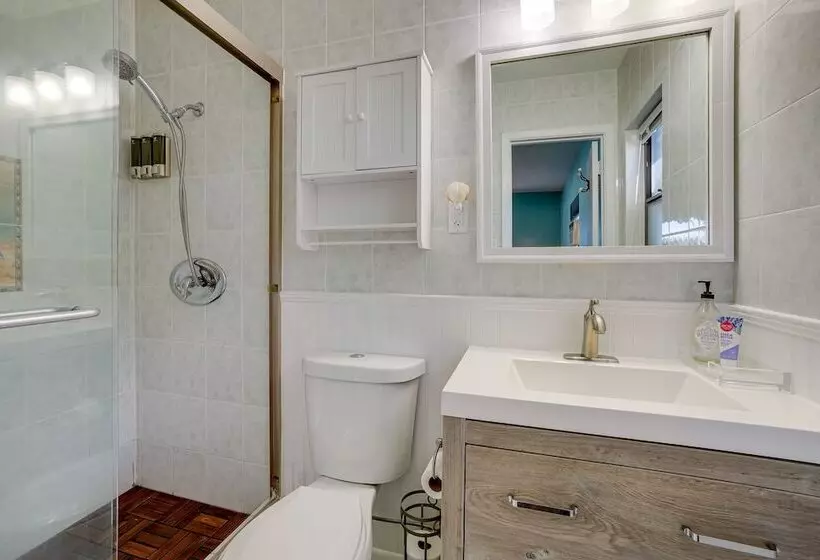 Waterfront Oasis W/ Hot Tub ~ 10 Mi To Dtwn Tampa