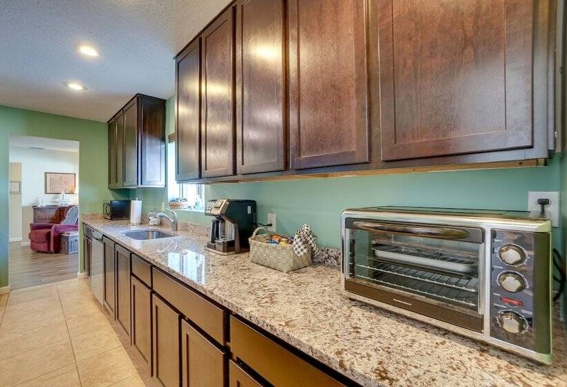 Waterfront Oasis W/ Hot Tub ~ 10 Mi To Dtwn Tampa