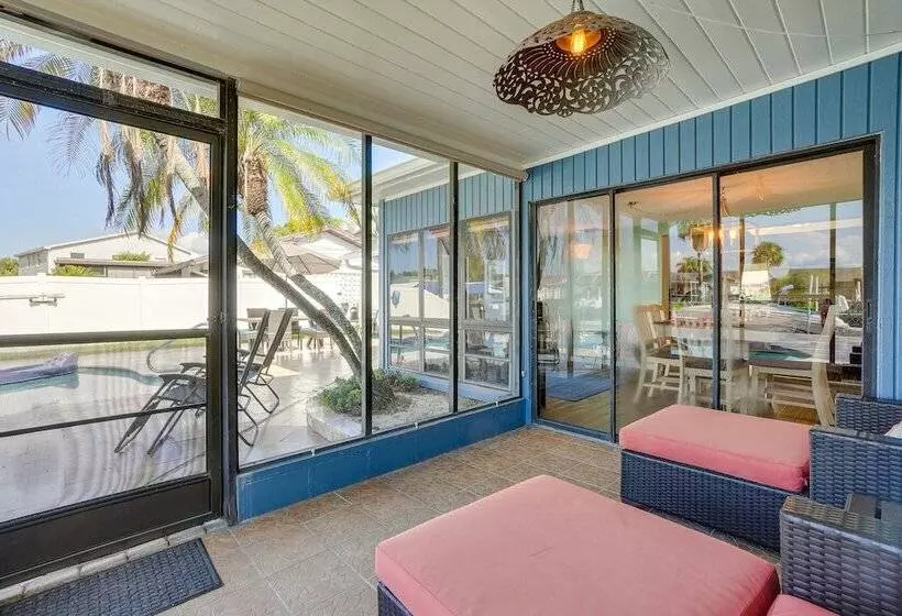 Waterfront Oasis W/ Hot Tub ~ 10 Mi To Dtwn Tampa