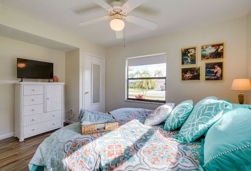 Waterfront Oasis W/ Hot Tub ~ 10 Mi To Dtwn Tampa