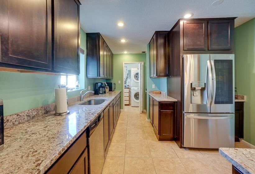 Waterfront Oasis W/ Hot Tub ~ 10 Mi To Dtwn Tampa