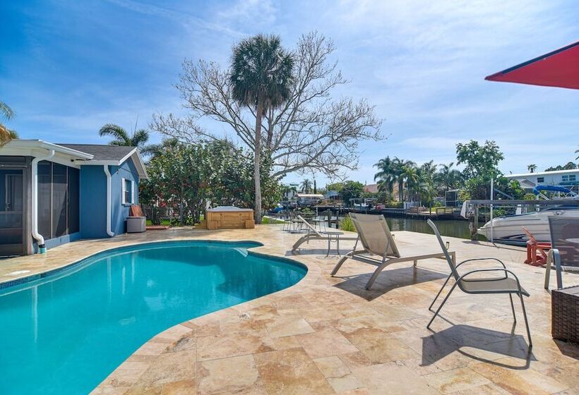 Waterfront Oasis W/ Hot Tub ~ 10 Mi To Dtwn Tampa