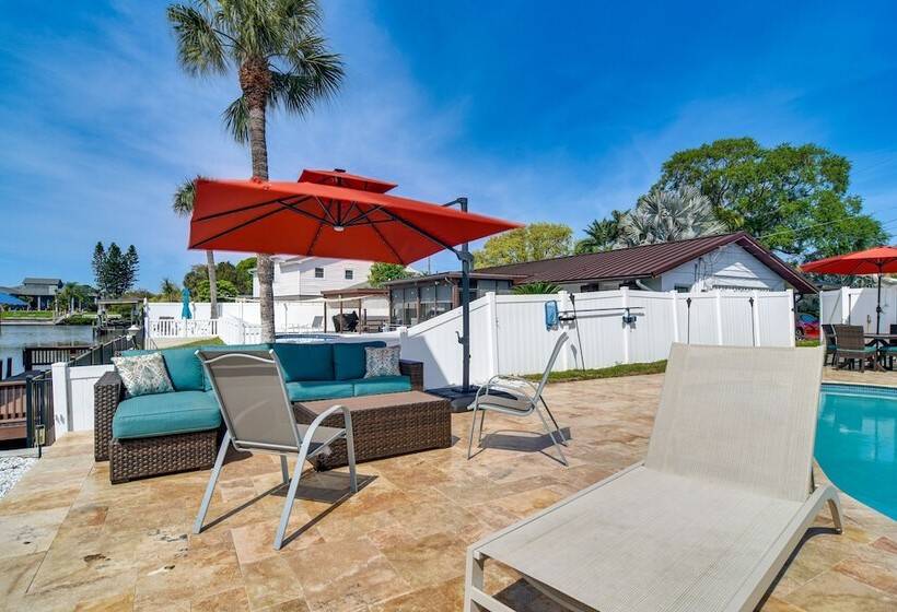 Waterfront Oasis W/ Hot Tub ~ 10 Mi To Dtwn Tampa