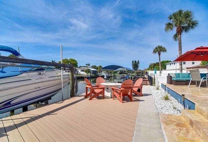 Waterfront Oasis W/ Hot Tub ~ 10 Mi To Dtwn Tampa