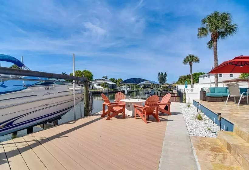 Waterfront Oasis W/ Hot Tub ~ 10 Mi To Dtwn Tampa