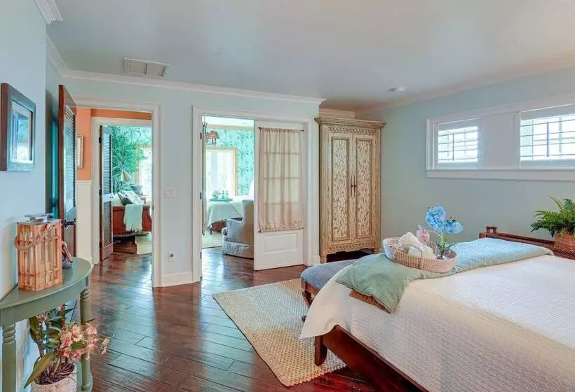 Waterfront Stuart Home On St Lucie River!