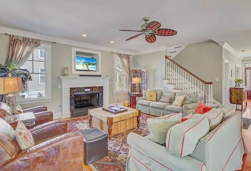 41st Ave   7 41st Avenue