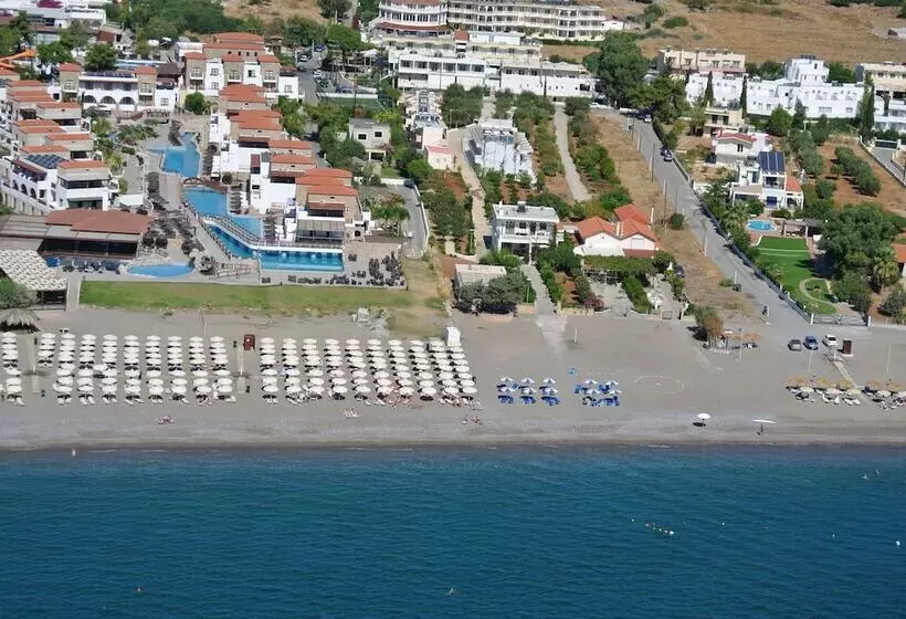 Amaryllis Fully Equipped Front Beach House