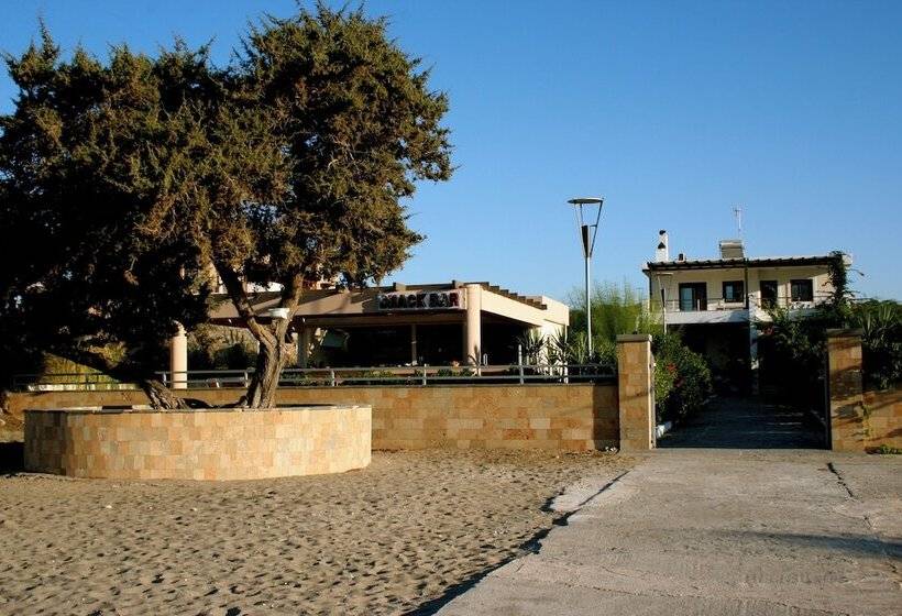 Amaryllis Fully Equipped Front Beach House