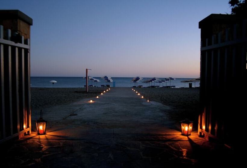 Amaryllis Fully Equipped Front Beach House