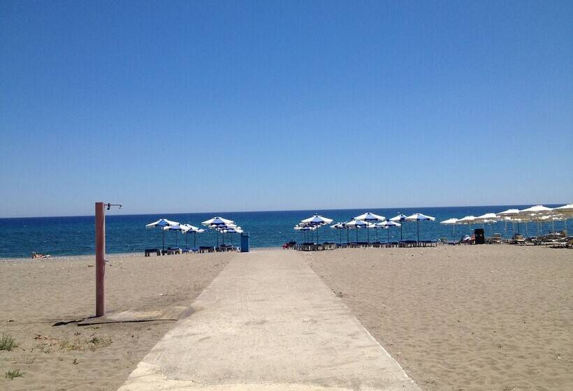 Amaryllis Fully Equipped Front Beach House