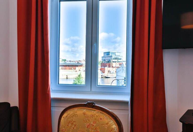 هتل Ferienwohnungen Am Holstentor