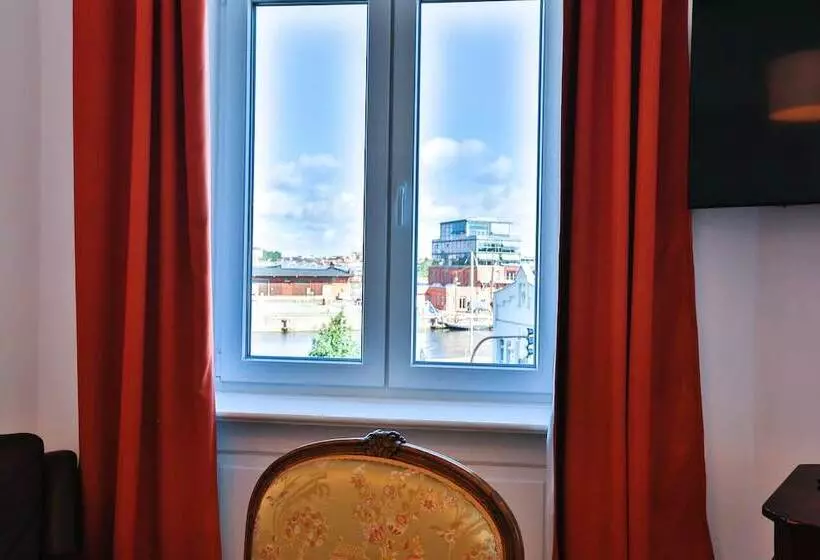 Hotelli Ferienwohnungen Am Holstentor