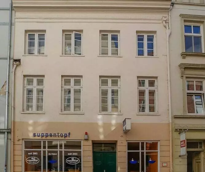 Hotelli Ferienwohnungen Am Holstentor