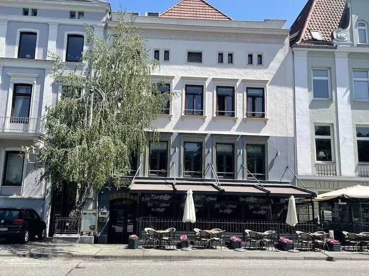 Hotelli Ferienwohnungen Am Holstentor