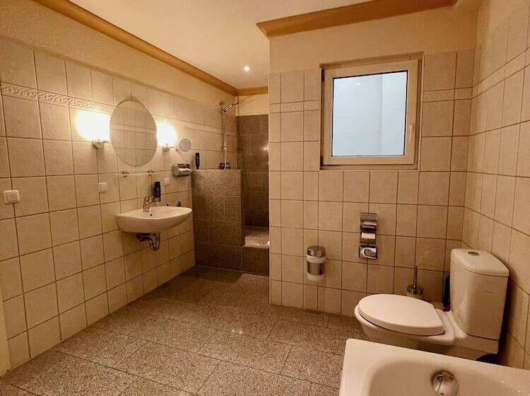 هتل Ferienwohnungen Am Holstentor