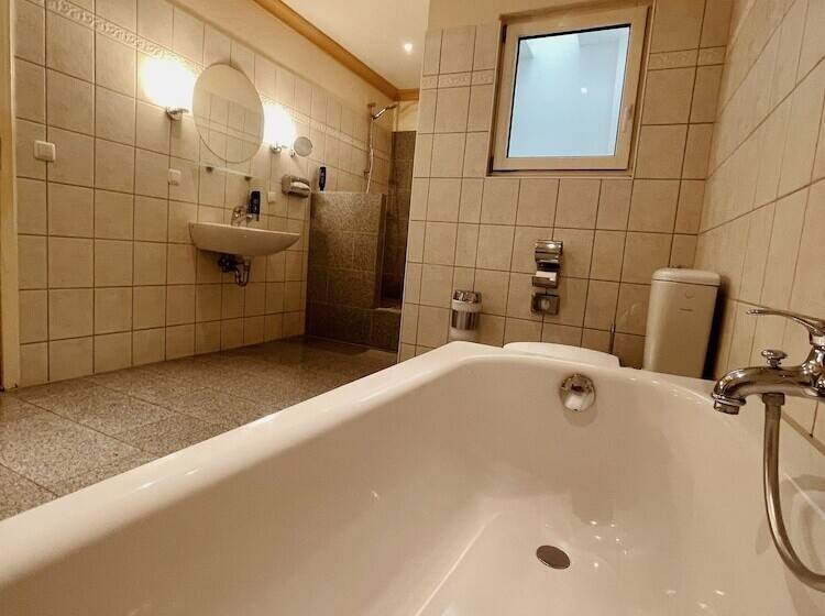 هتل Ferienwohnungen Am Holstentor