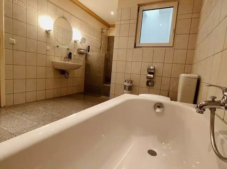 Hotelli Ferienwohnungen Am Holstentor