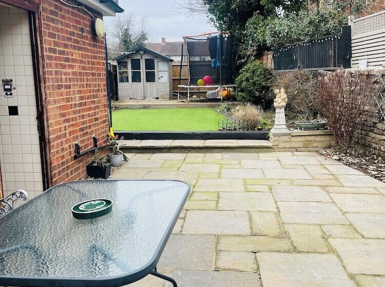 Immaculate 3 Bed House In Waltham Cross