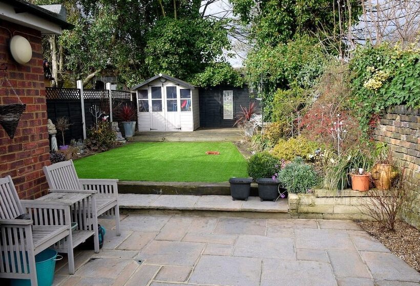 Immaculate 3 Bed House In Waltham Cross