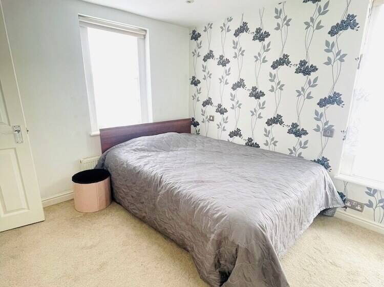 Immaculate 3 Bed House In Waltham Cross