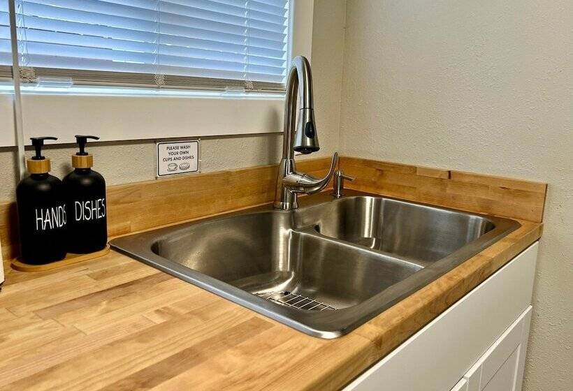 Log Cabin In Heart Of Anchorage