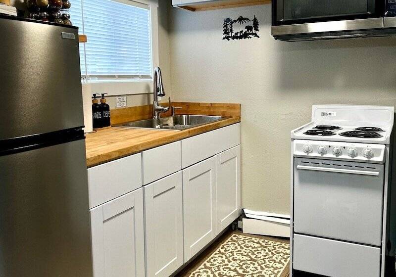 Log Cabin In Heart Of Anchorage