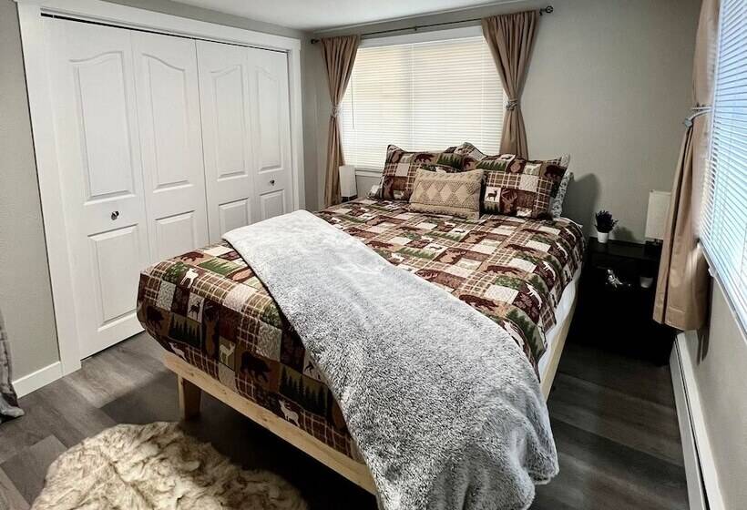 Log Cabin In Heart Of Anchorage