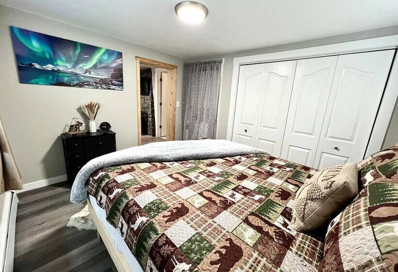 Log Cabin In Heart Of Anchorage