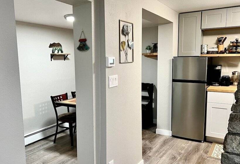 Log Cabin In Heart Of Anchorage