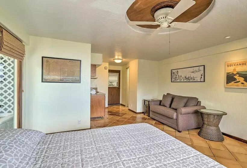 Ocean View Bungalow: Walk To Pebbles Beach!